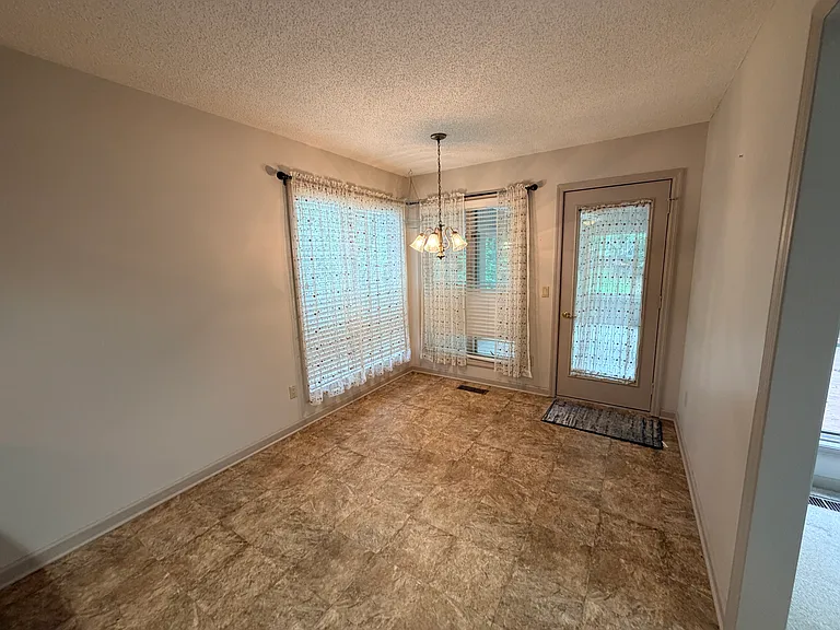 106 Fairhaven Dr — Photo 6