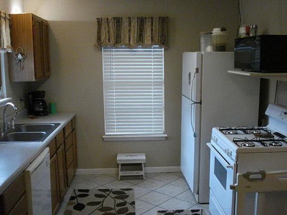 4th image of 501 E 1st St