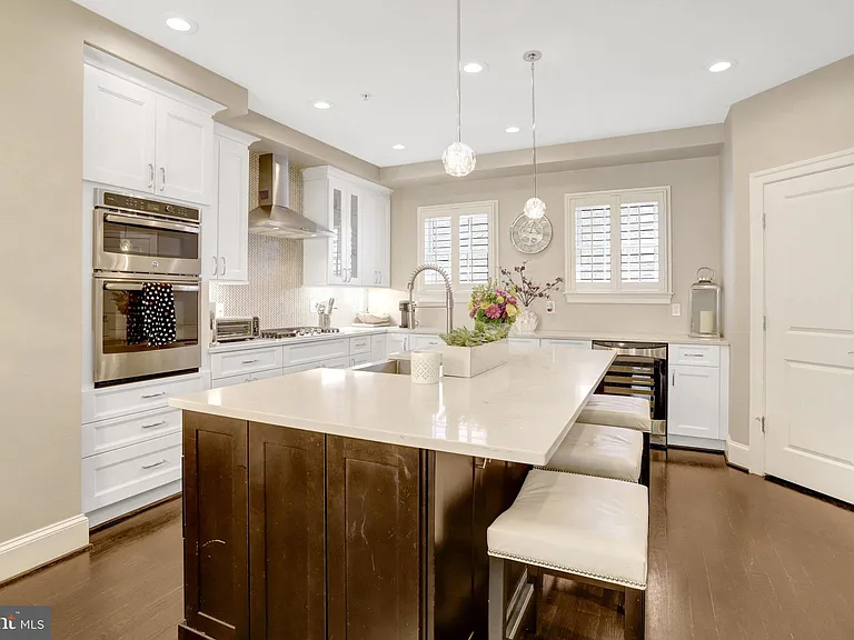 422 Pendleton St — Photo 10