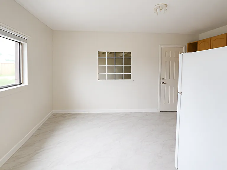 1298 Hastings St E #6 — Photo 3