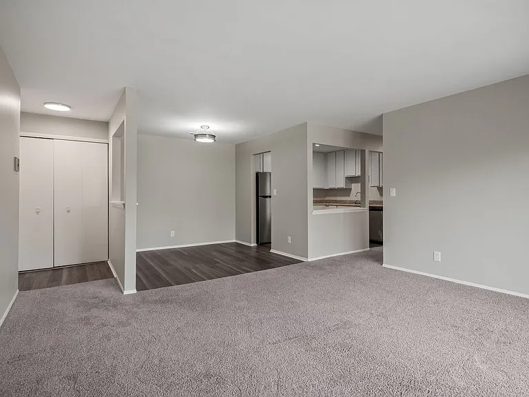 Chalet Villa Lakefront Community — Photo 9