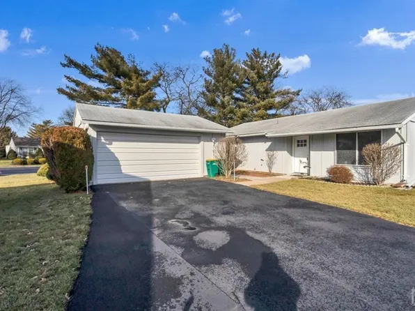 7 Aspen Plz #A, Monroe Township, NJ 08831