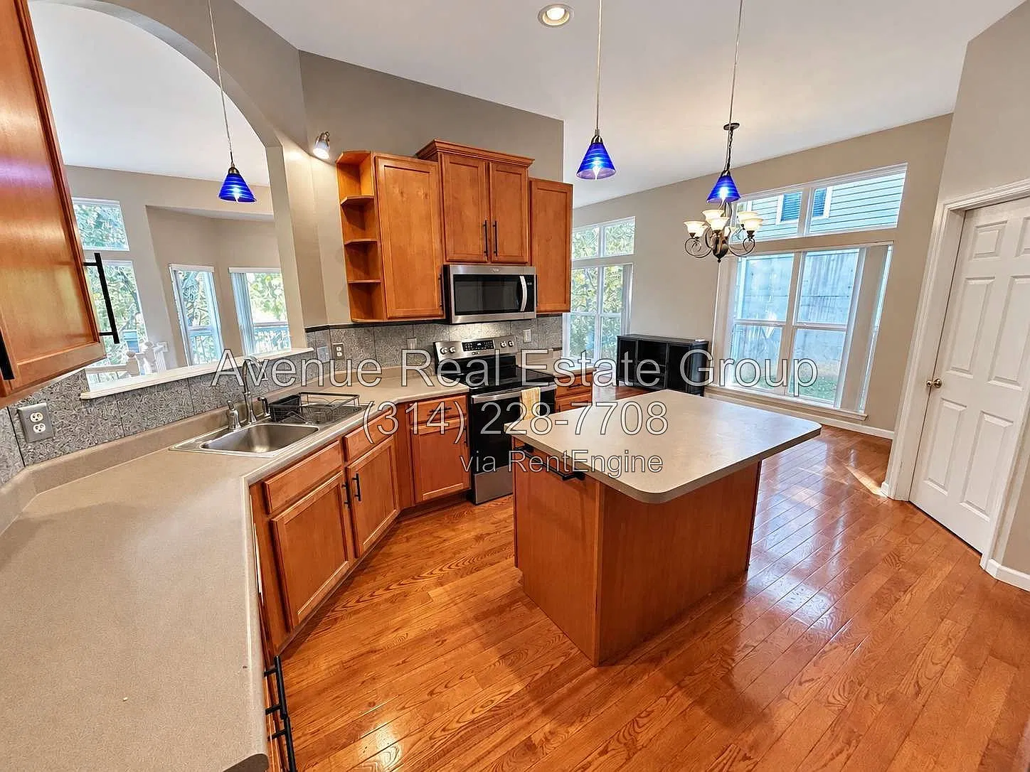 4 bed, 3.0 bath, $3,200 — Photo 2