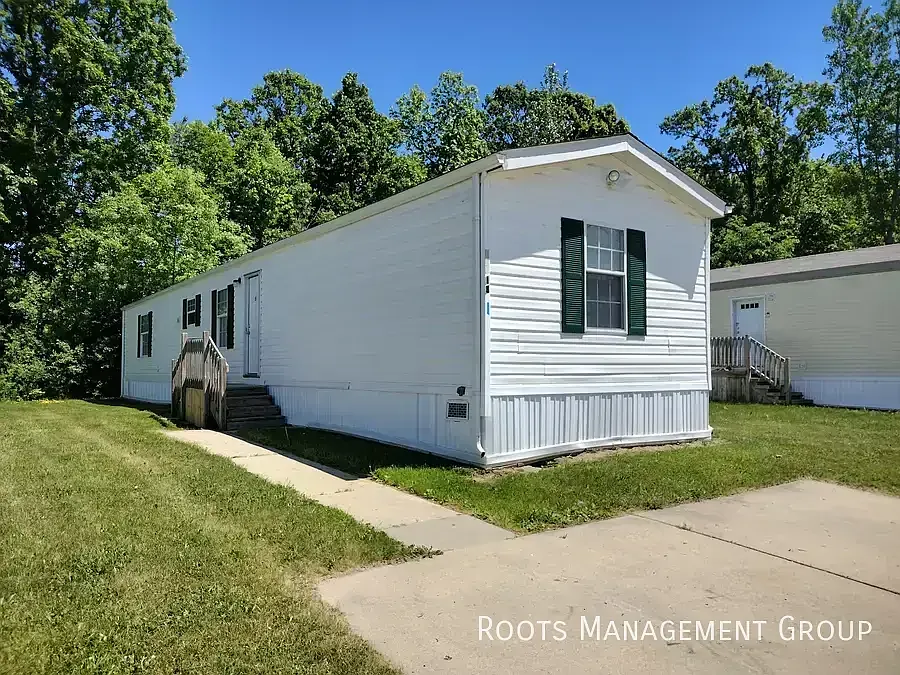 14 Birch Crest Dr #14