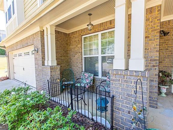 3rd image of 300 Hampton Pl