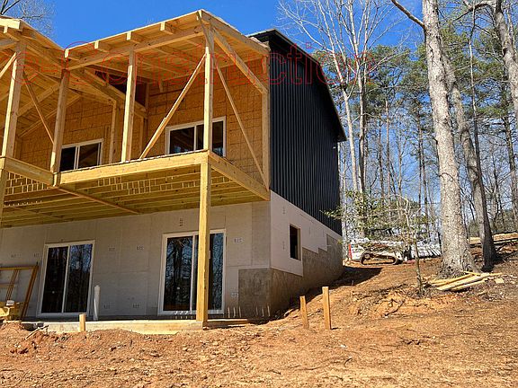 3rd image of 309 Elmwood Ct