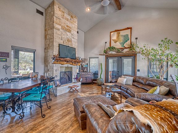 4th image of 1575 Mountain Valley Drive