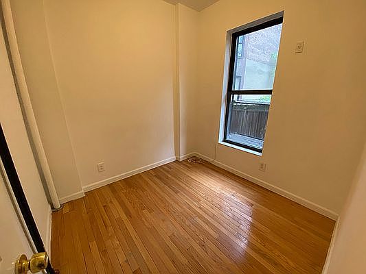 5th image of 79 Thompson St #1
