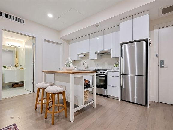5th image of 121 Portland St Unit 605