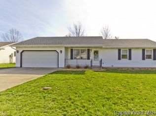 111 N Heather Ln, Auburn, IL 62615
