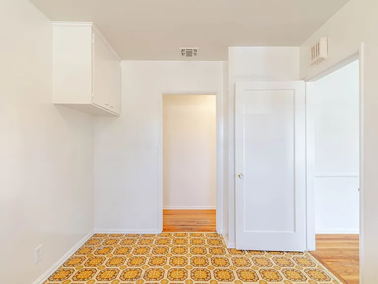 4950 Newcastle Ave — Photo 12