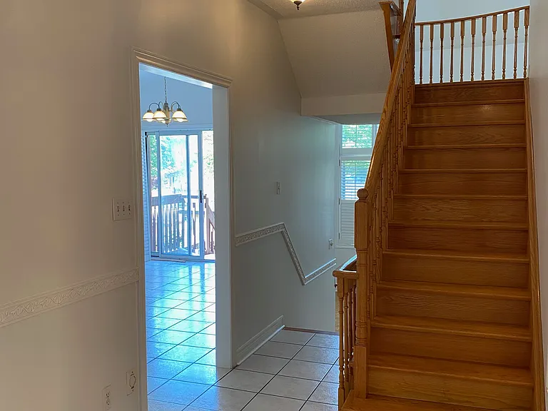 169 Matthew Dr #UPPER LEVEL — Photo 7