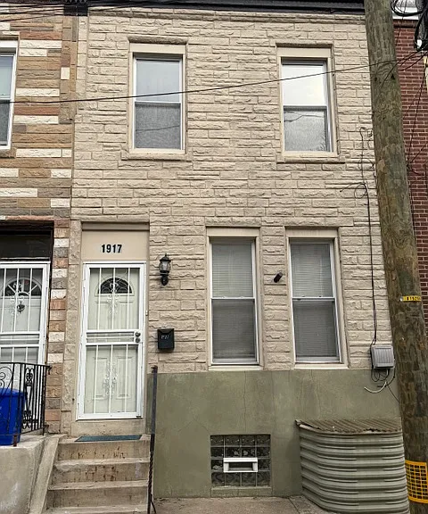 1917 Page St — Photo 1