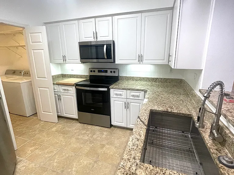 2201 Bay Club Cir — Photo 30