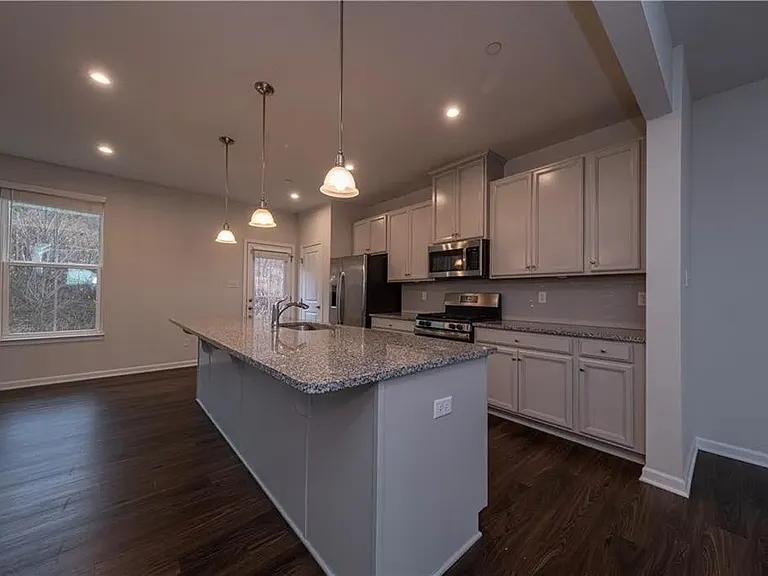504 Florida Blvd — Photo 11