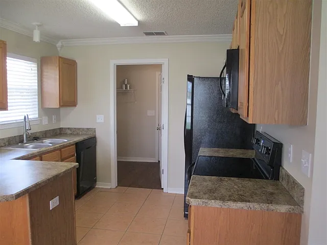 3156 Peppertree Dr — Photo 7