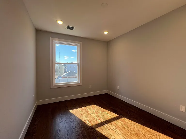 48 Tuttle St #B — Photo 9
