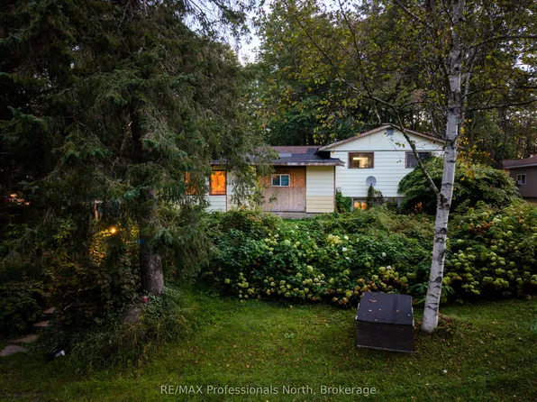 42 Morgans Rd, Huntsville, ON P1H 1A2