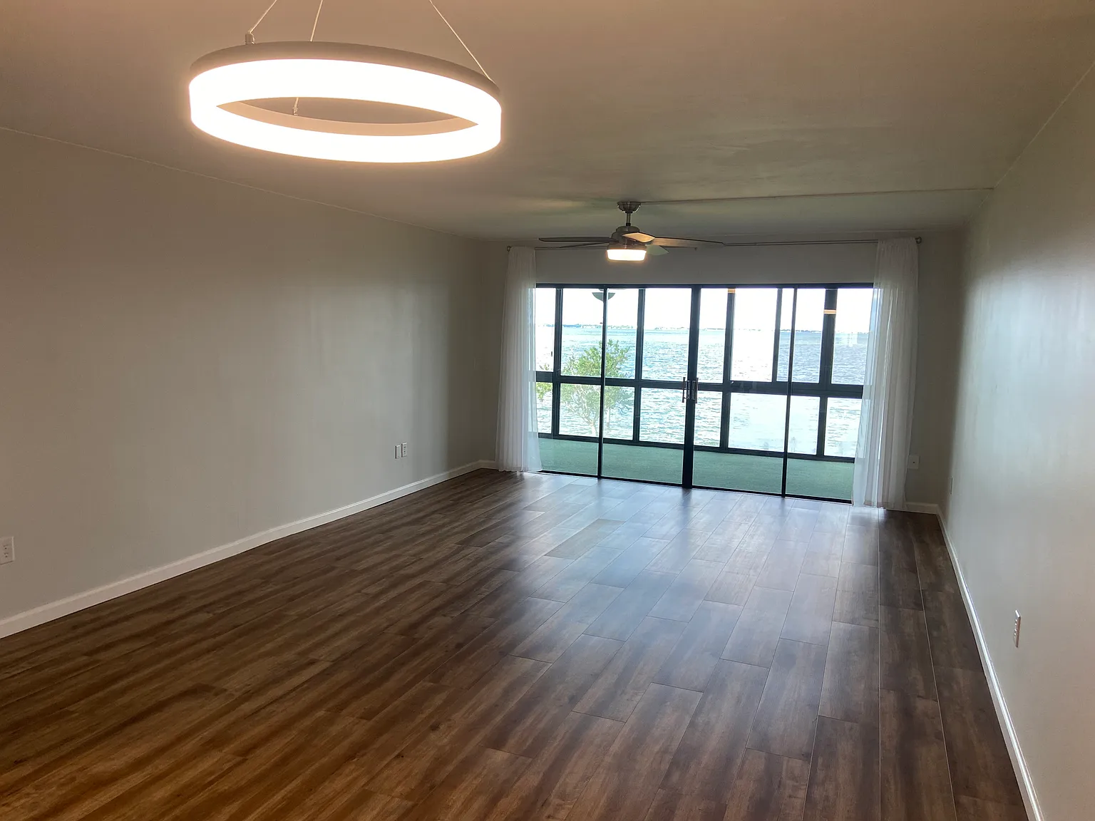 2 bed, 1316 sqft, $2,300 — Photo 4