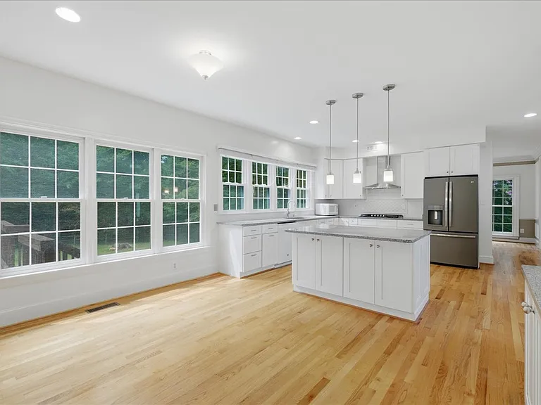 1959 Horse Shoe Dr — Photo 15