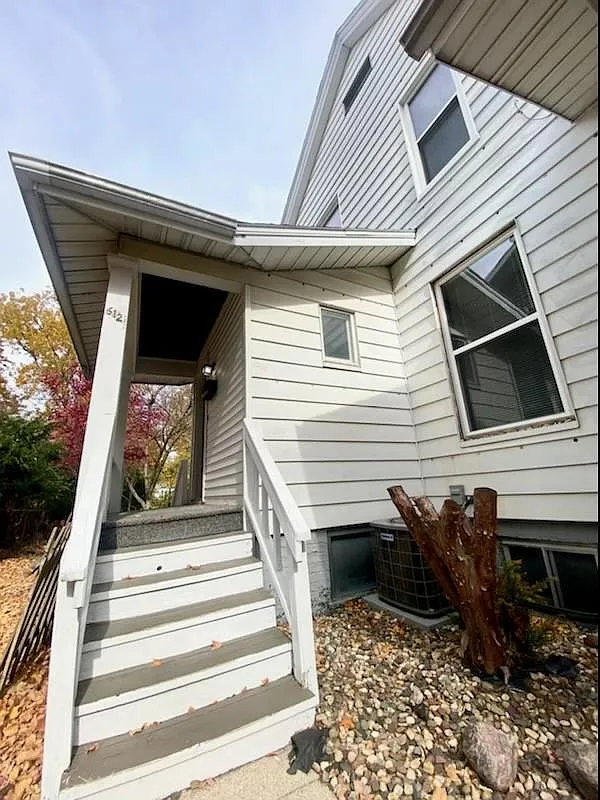 2 bed, 900 sqft, $1,250 — Photo 2