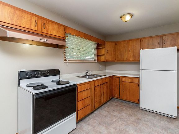 4th image of 210 Marion St