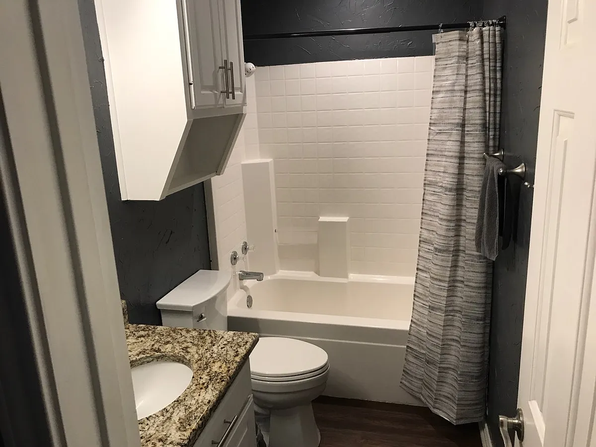 Private bath - Parkhaven Dr