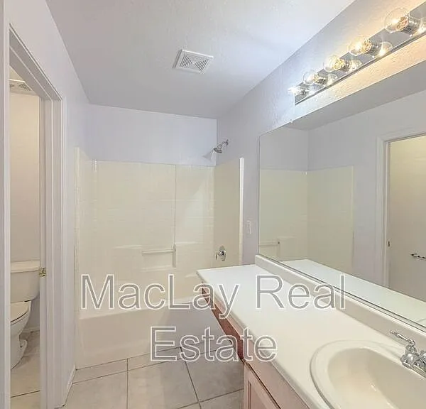 5216 W Albeniz Pl — Photo 9