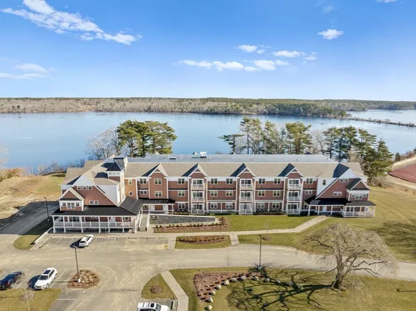 57 Long Point Rd #208, Lakeville, MA 02347