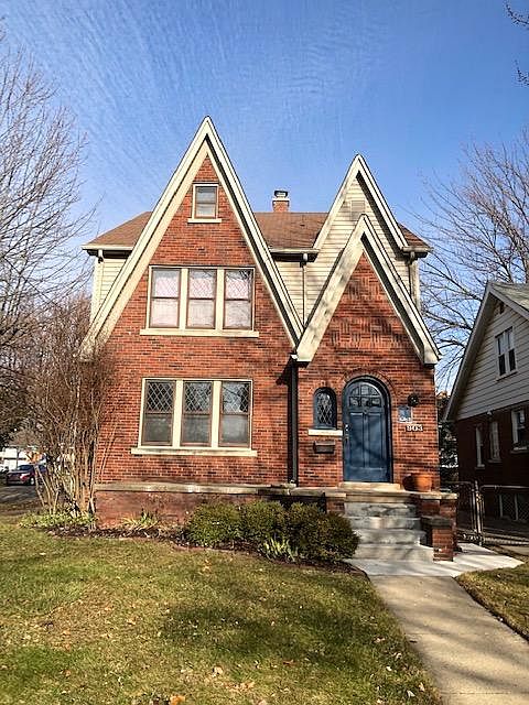1st image of 903 E 2nd St #1
