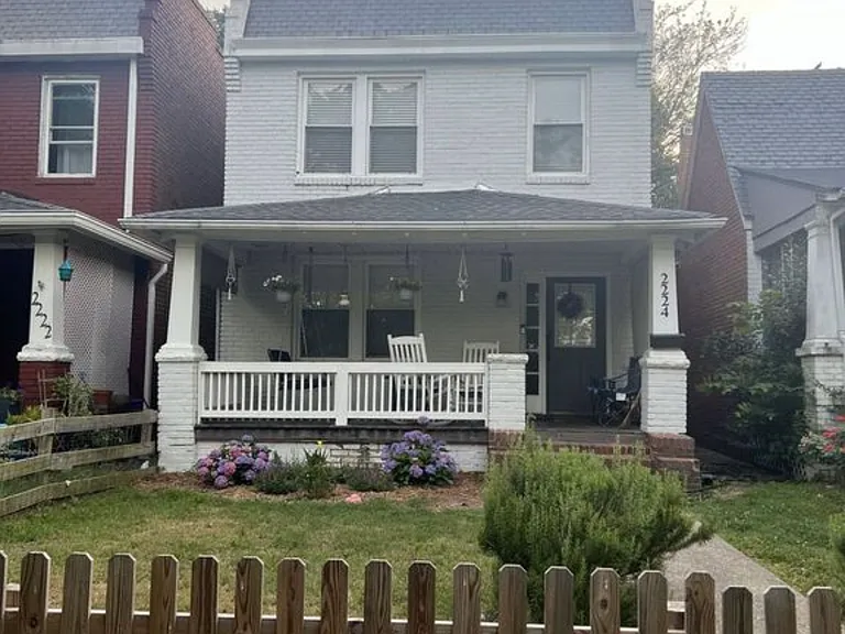 2224 Seminary Ave — Photo 1