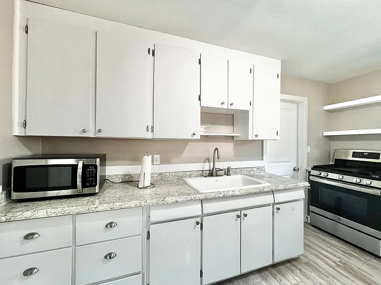 704 Welch Ave — Photo 6