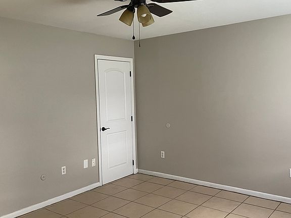 3rd image of 2140 Lake Glen Ct