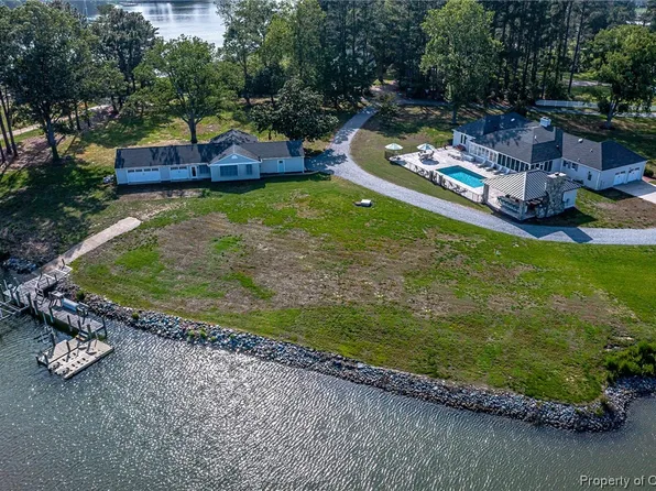 49 Red Wing Ln, White Stone, VA 22578