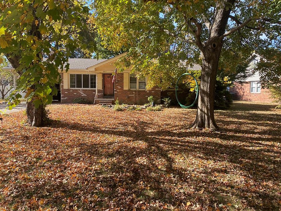 1st image of 403 Colonial Ter