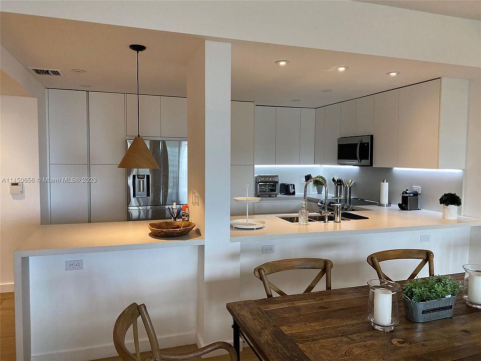 1st image of 201 Crandon Blvd APT 831