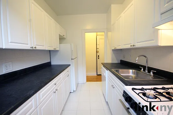 Rented by Link NY Realty | media 44