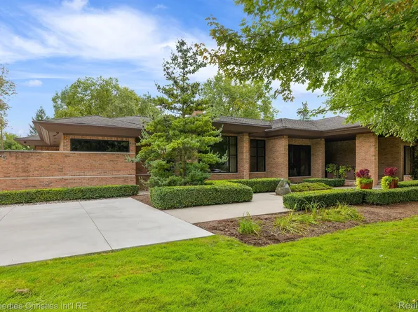 7075 Sherwood Dr, Bloomfield Hills, MI 48301