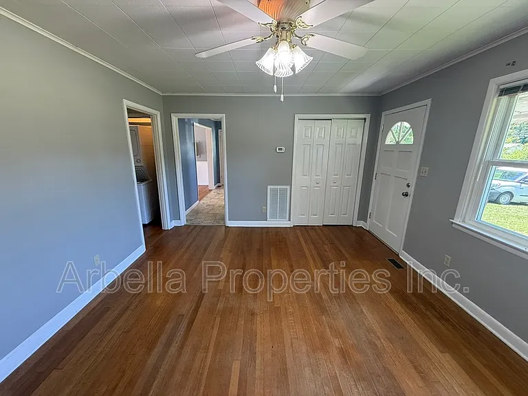 2239 Buckingham Rd — Photo 4