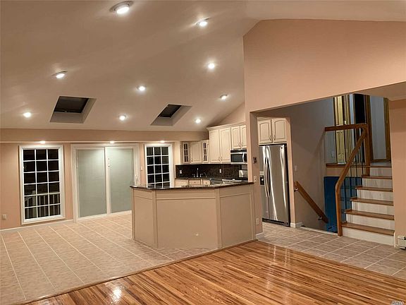 3rd image of 27 Parkdale Dr