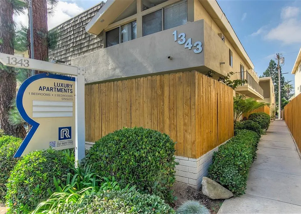 1343 Carmelina Ave.