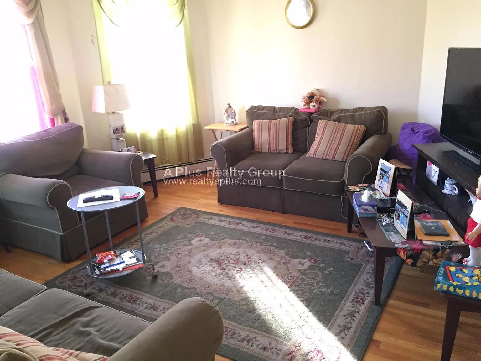3 bed, 1.0 bath, 1000 sqft, $3,099 — Photo 2