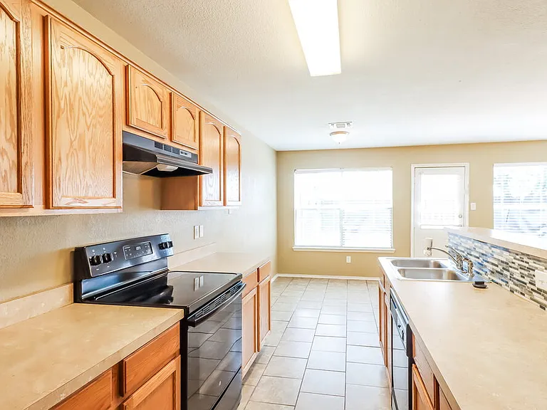 1456 Pine Ln — Photo 8