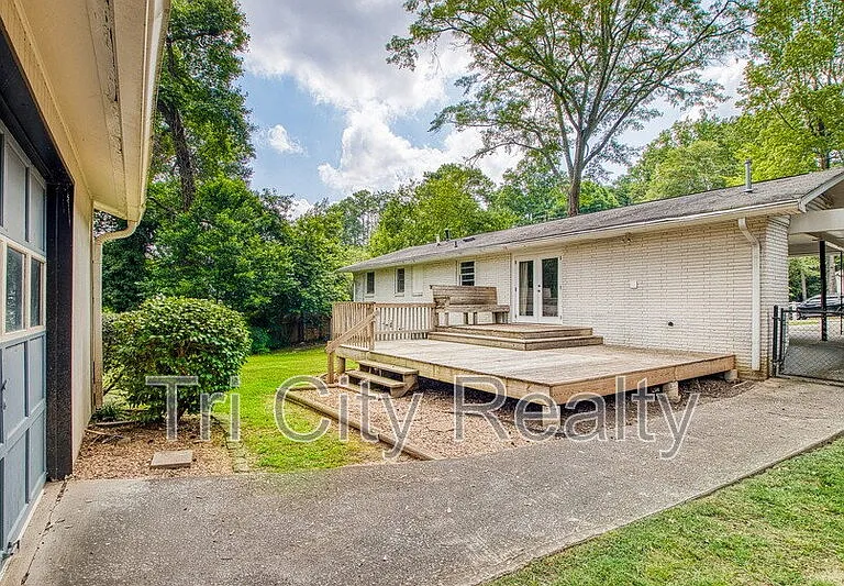 212 Hilltop Dr — Photo 33