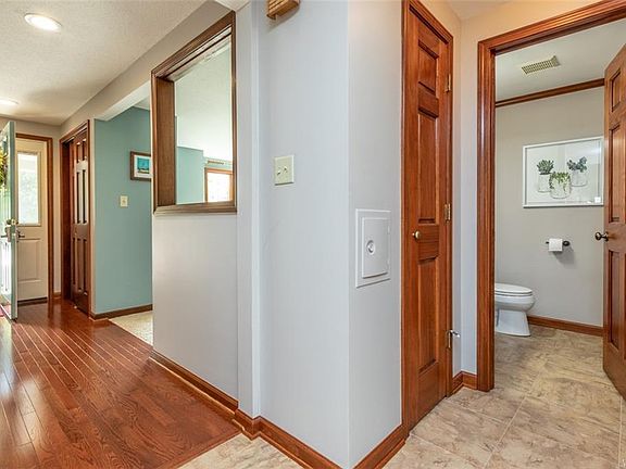 3rd image of 24 Daisy Ln