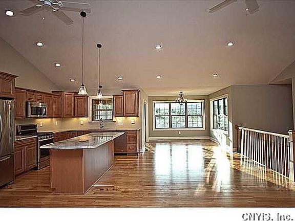 Kitchen Dining. Flexible dining space for large family gatherings...yet cozy when it s just the two of you.
