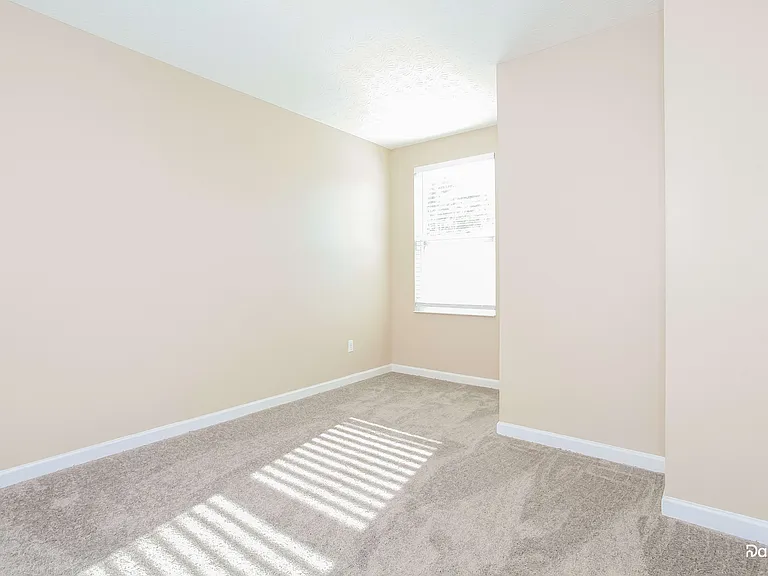 604 Princeton Dr — Photo 11
