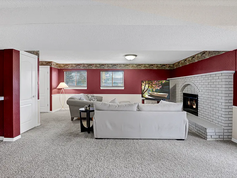 2990 Roche Dr S — Photo 11
