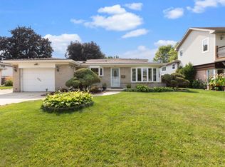 904 S Owen St, Mount Prospect, IL