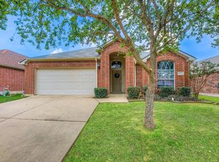 8421 Yellow Buckeye Dr, Fort Worth, TX 76140